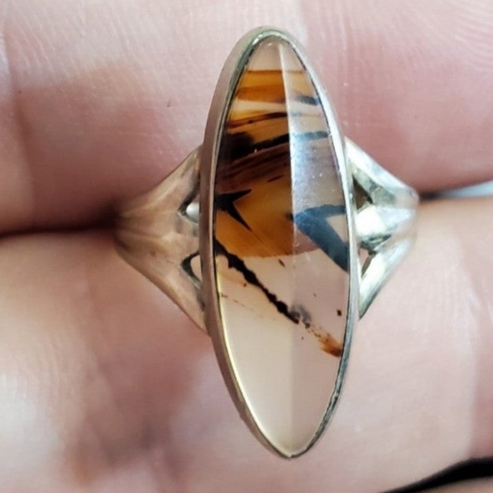 10k antique agate ring size 4.5. Stamped 10k white gold. Buy for the age not the
